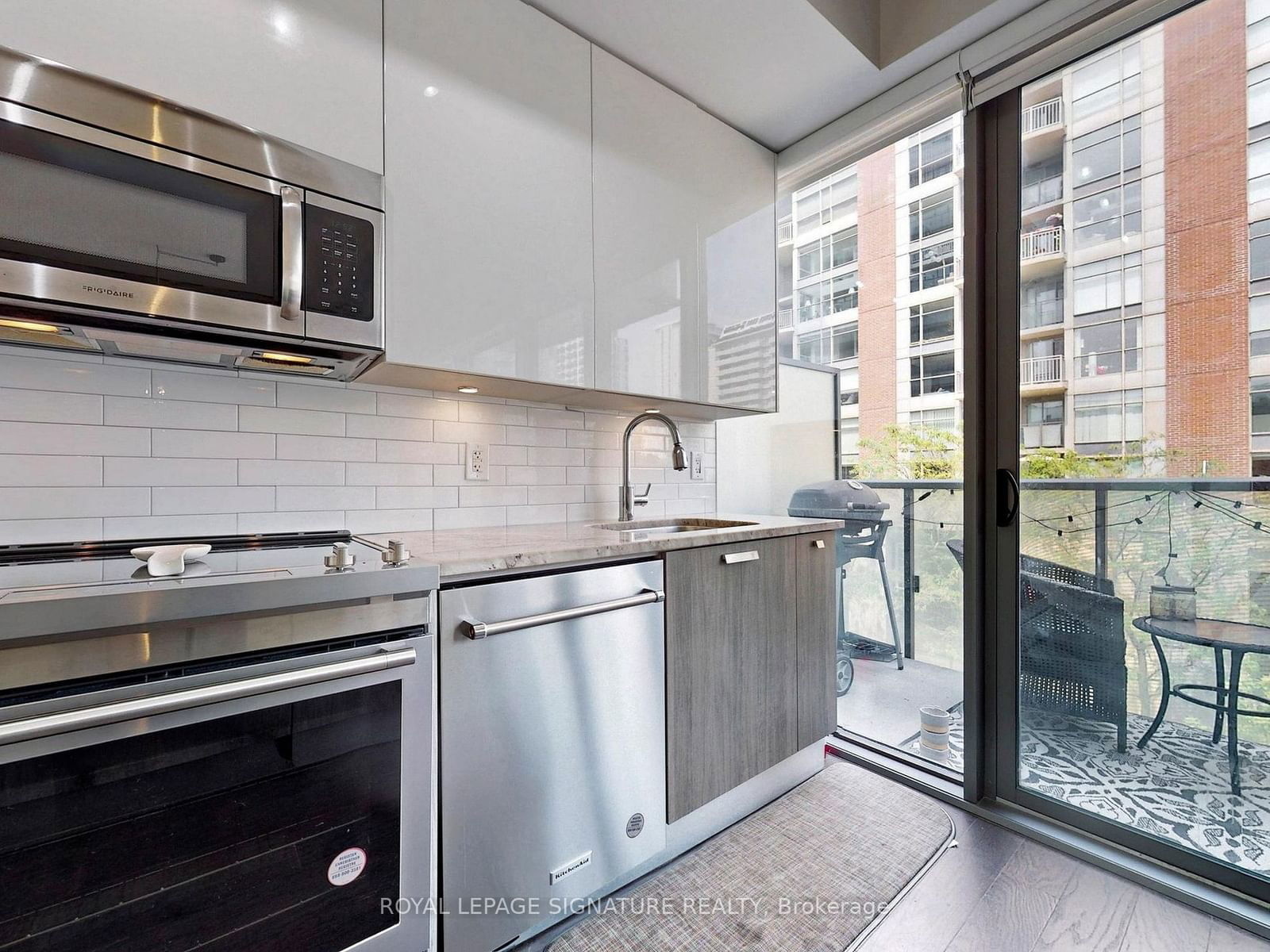 1815 Yonge St, unit 411 for sale