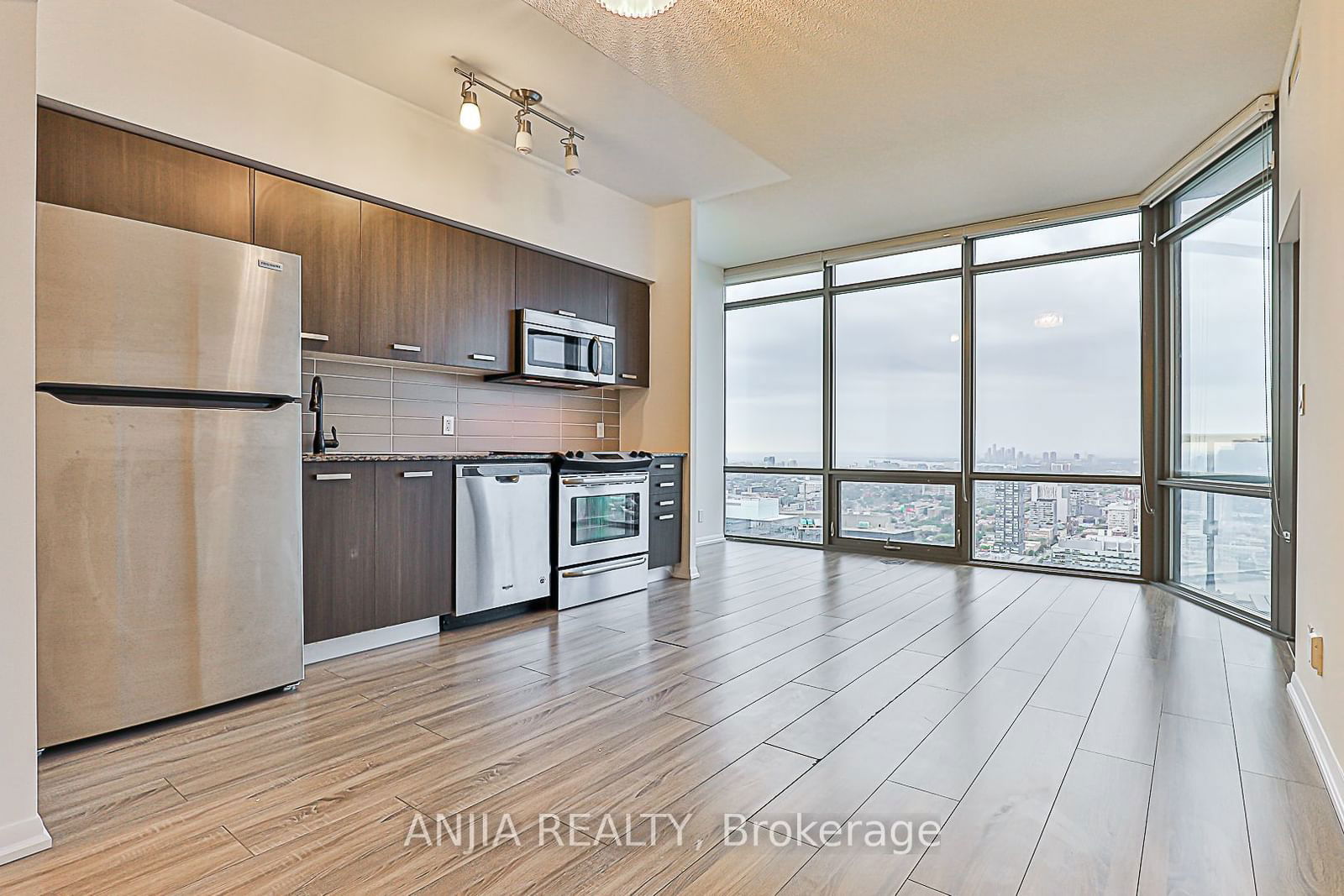 832 Bay St, unit 4202 for sale - image #10