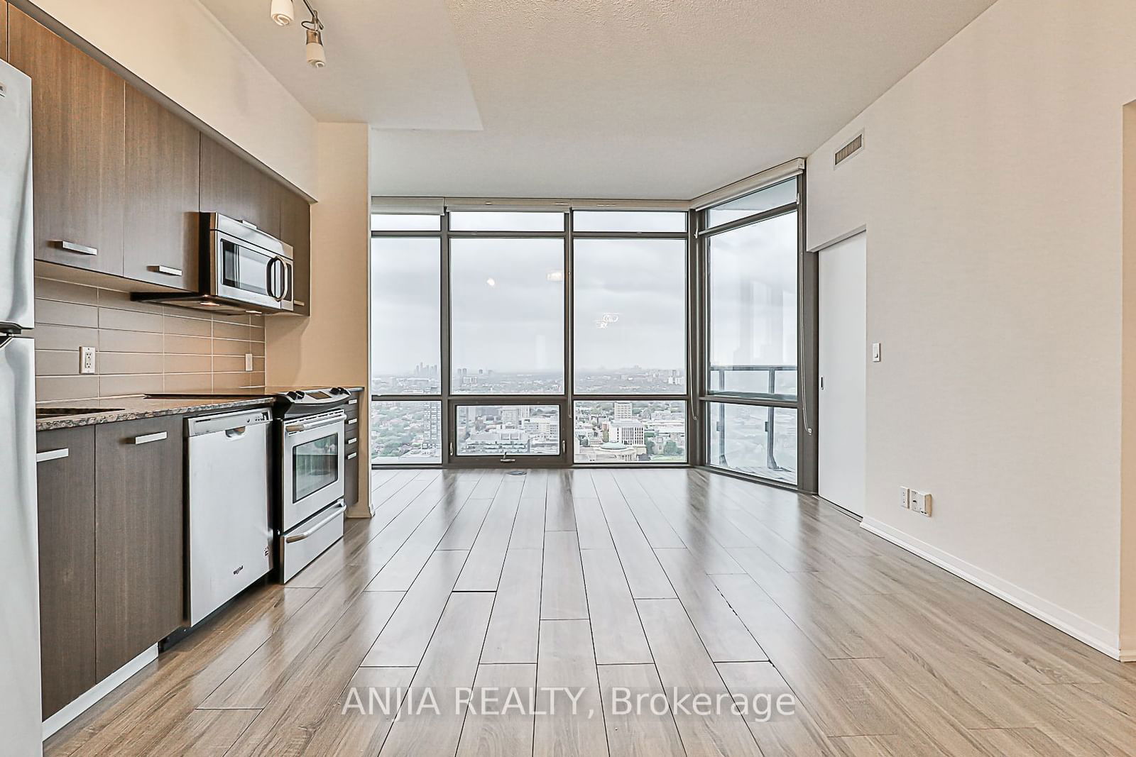 832 Bay St, unit 4202 for sale