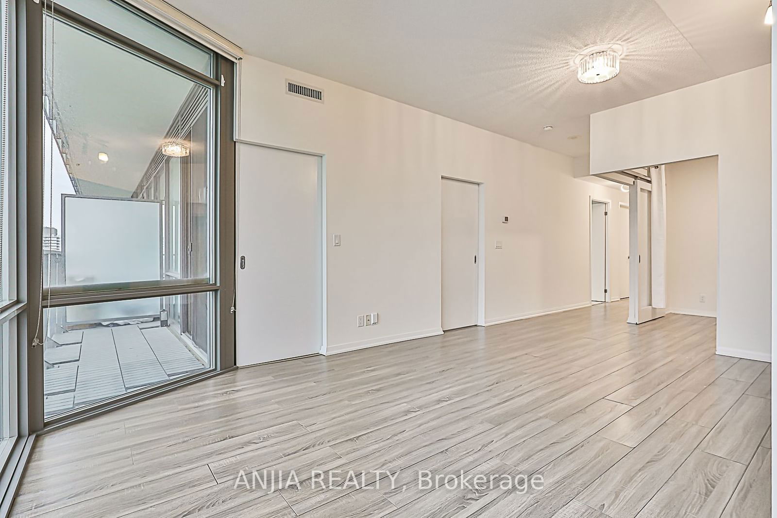 832 Bay St, unit 4202 for sale