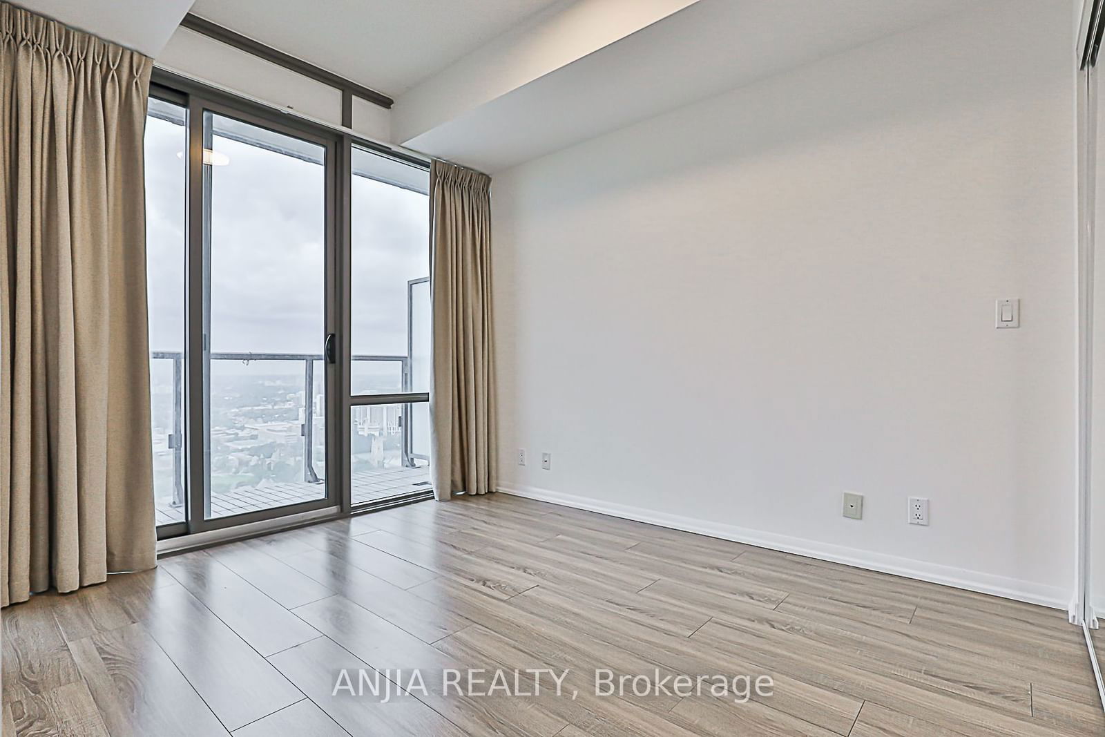 832 Bay St, unit 4202 for sale - image #17