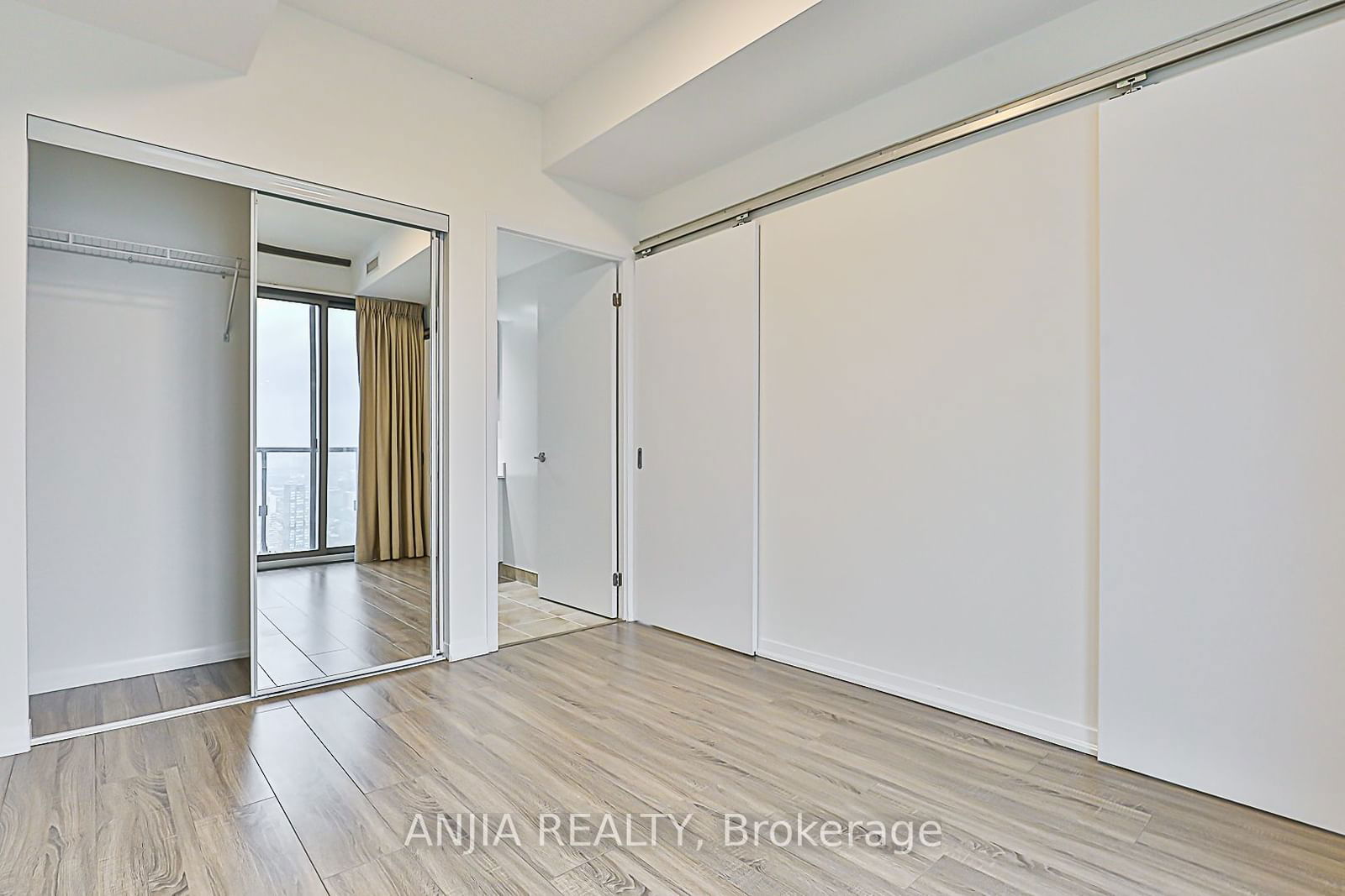 832 Bay St, unit 4202 for sale - image #19