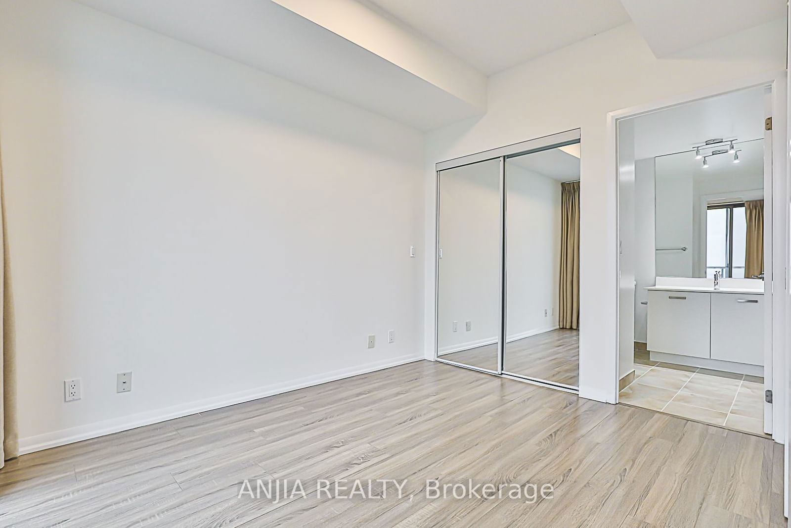 832 Bay St, unit 4202 for sale - image #20