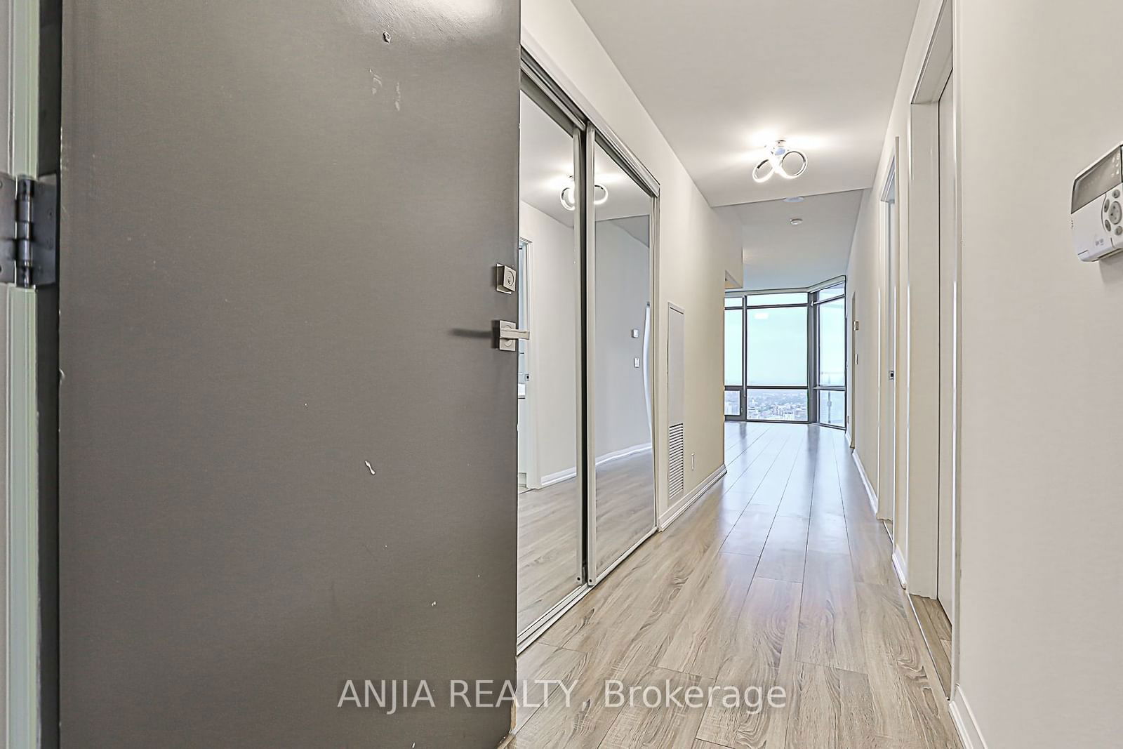 832 Bay St, unit 4202 for sale - image #4