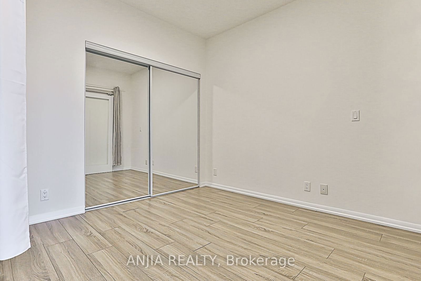 832 Bay St, unit 4202 for sale - image #7