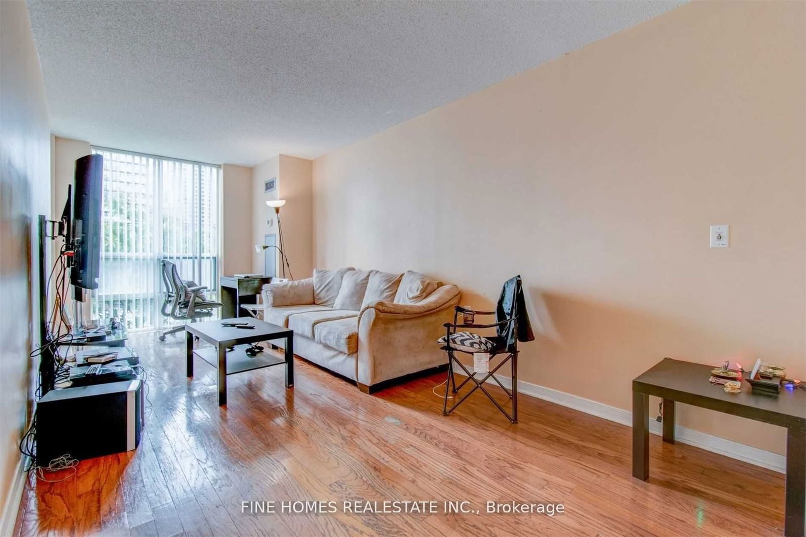 20 Olive Ave, unit 208 for rent - image #4