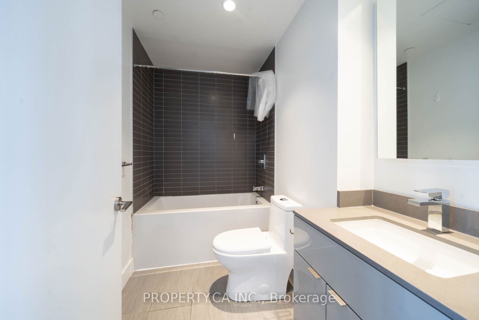 7 Grenville St E, unit 5206 for rent - image #1