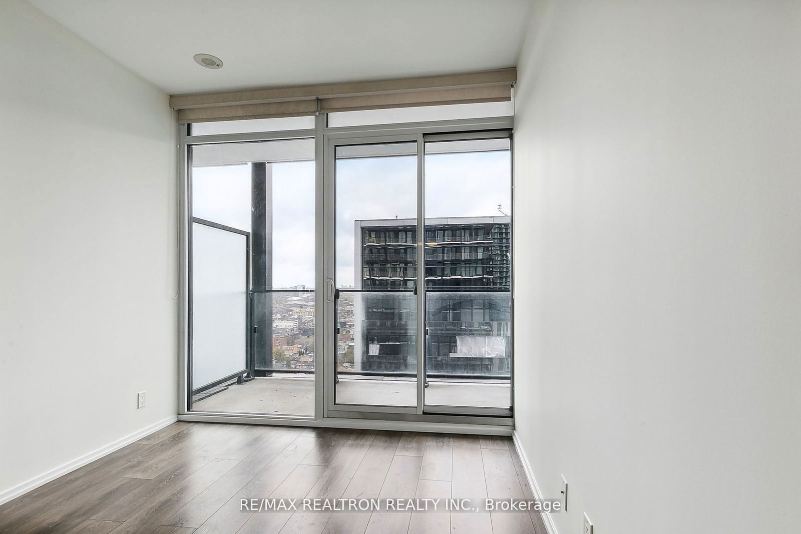 125 Peter St, unit 2708 for rent