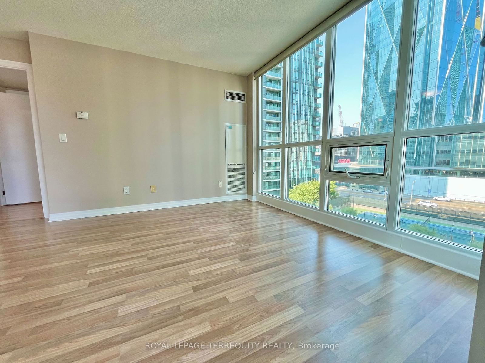 12 Yonge St, unit 1002 for rent