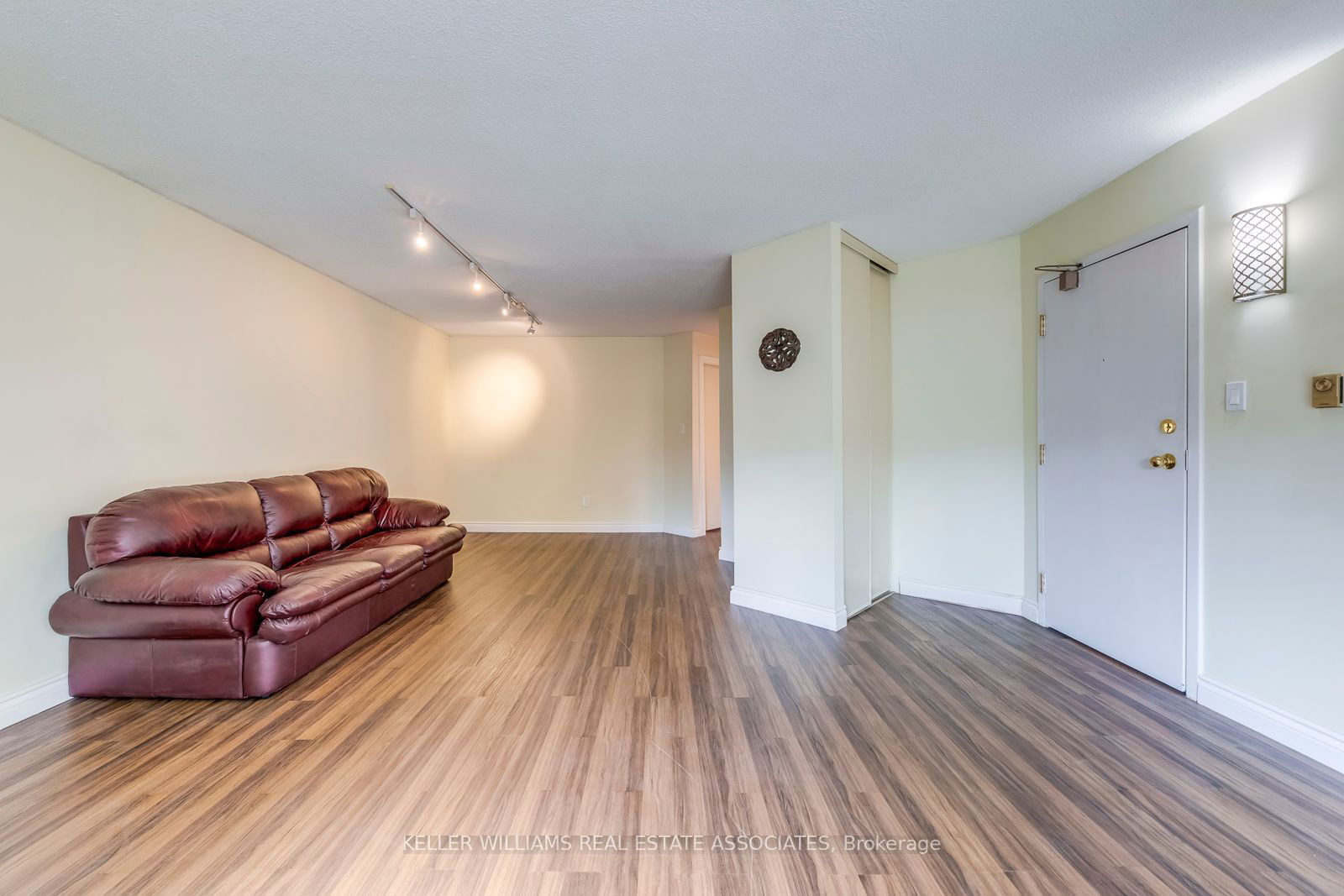 94 Trinity St, unit 1 for rent - image #5