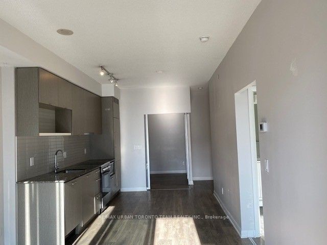 435 Richmond St W, unit 408 for rent