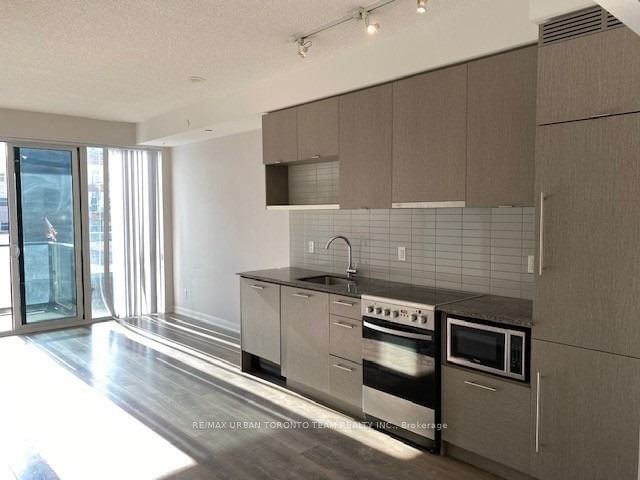 435 Richmond St W, unit 408 for rent