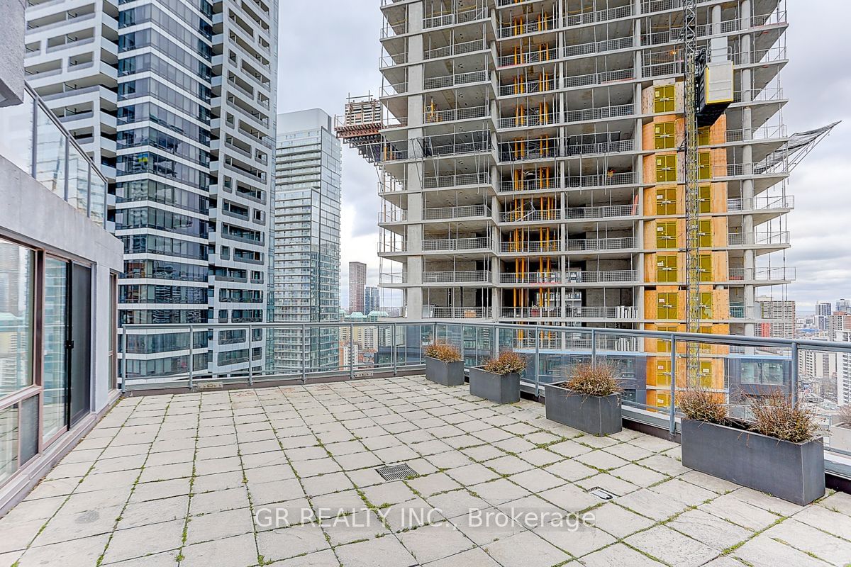 24 Wellesley St W, unit 2508 for sale