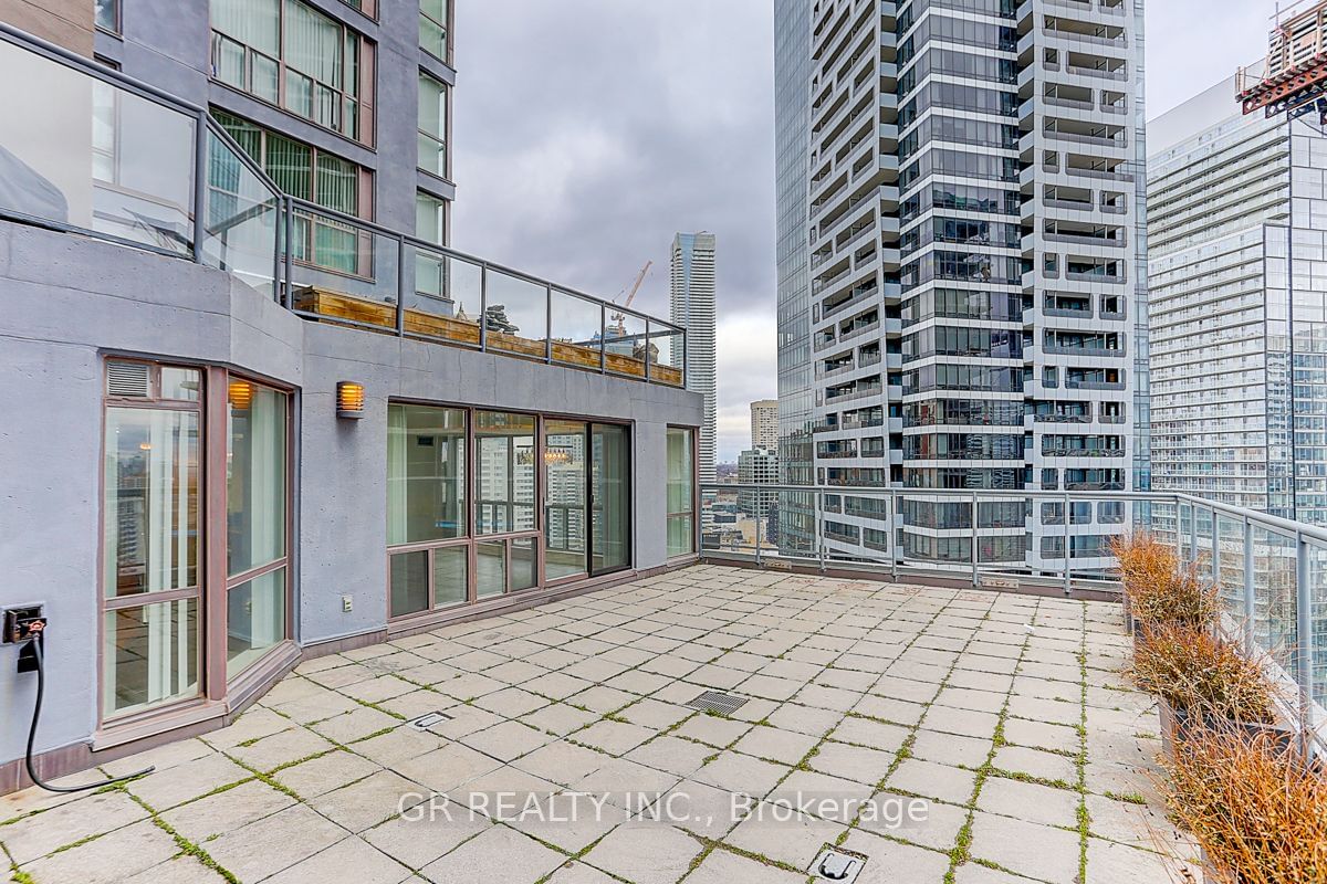 24 Wellesley St W, unit 2508 for sale