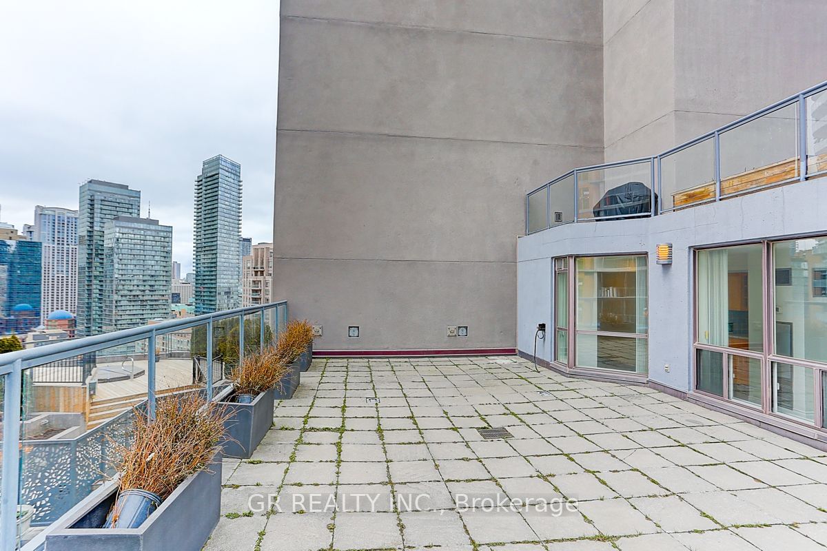 24 Wellesley St W, unit 2508 for sale