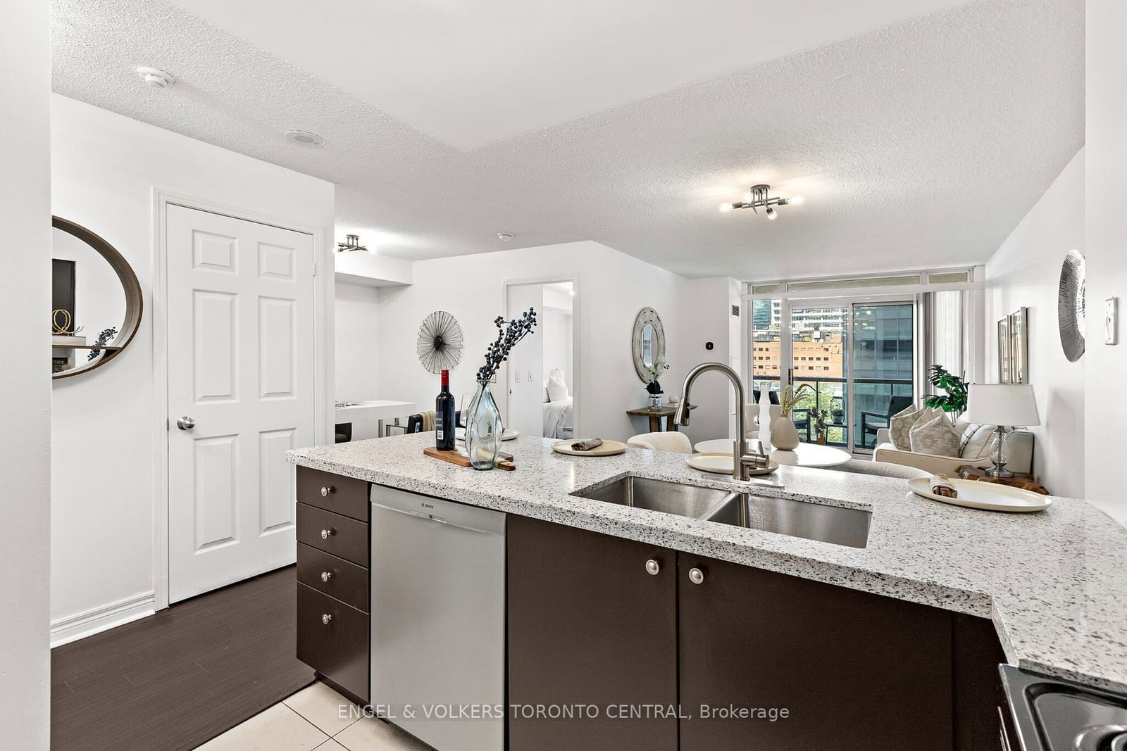 30 Grand Trunk Crt, unit 1003 for sale - image #20