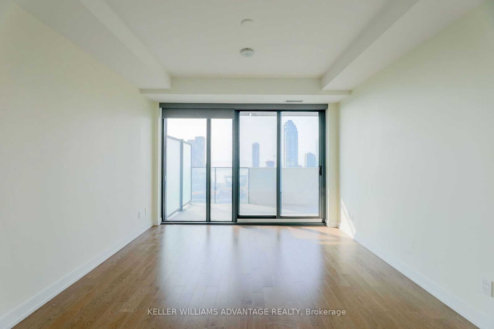 20 Lombard St, unit 4003 for rent - image #19