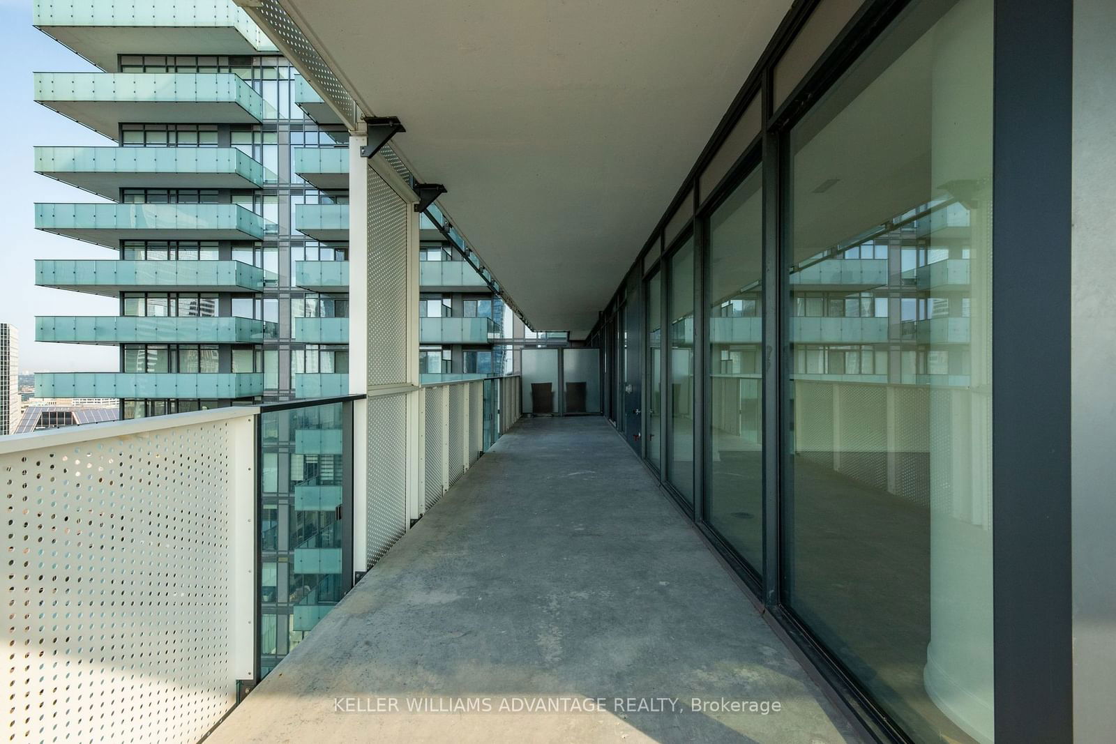 20 Lombard St, unit 4003 for rent - image #29