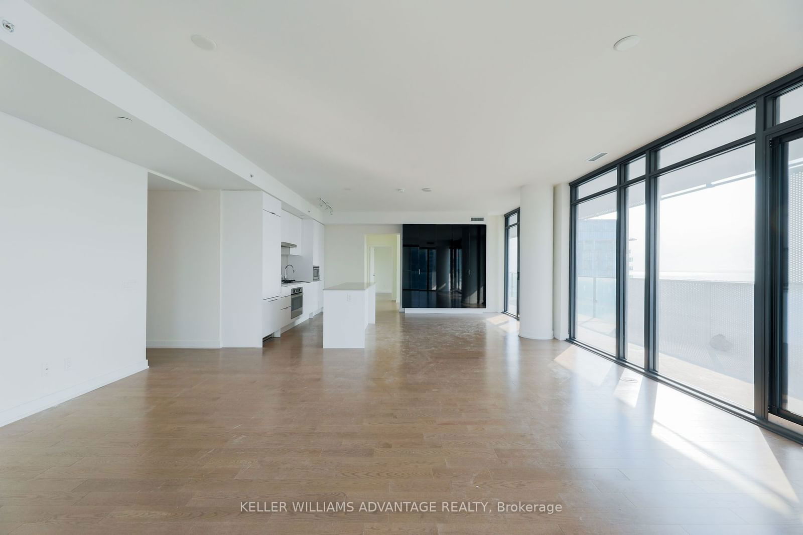 20 Lombard St, unit 4003 for rent - image #6