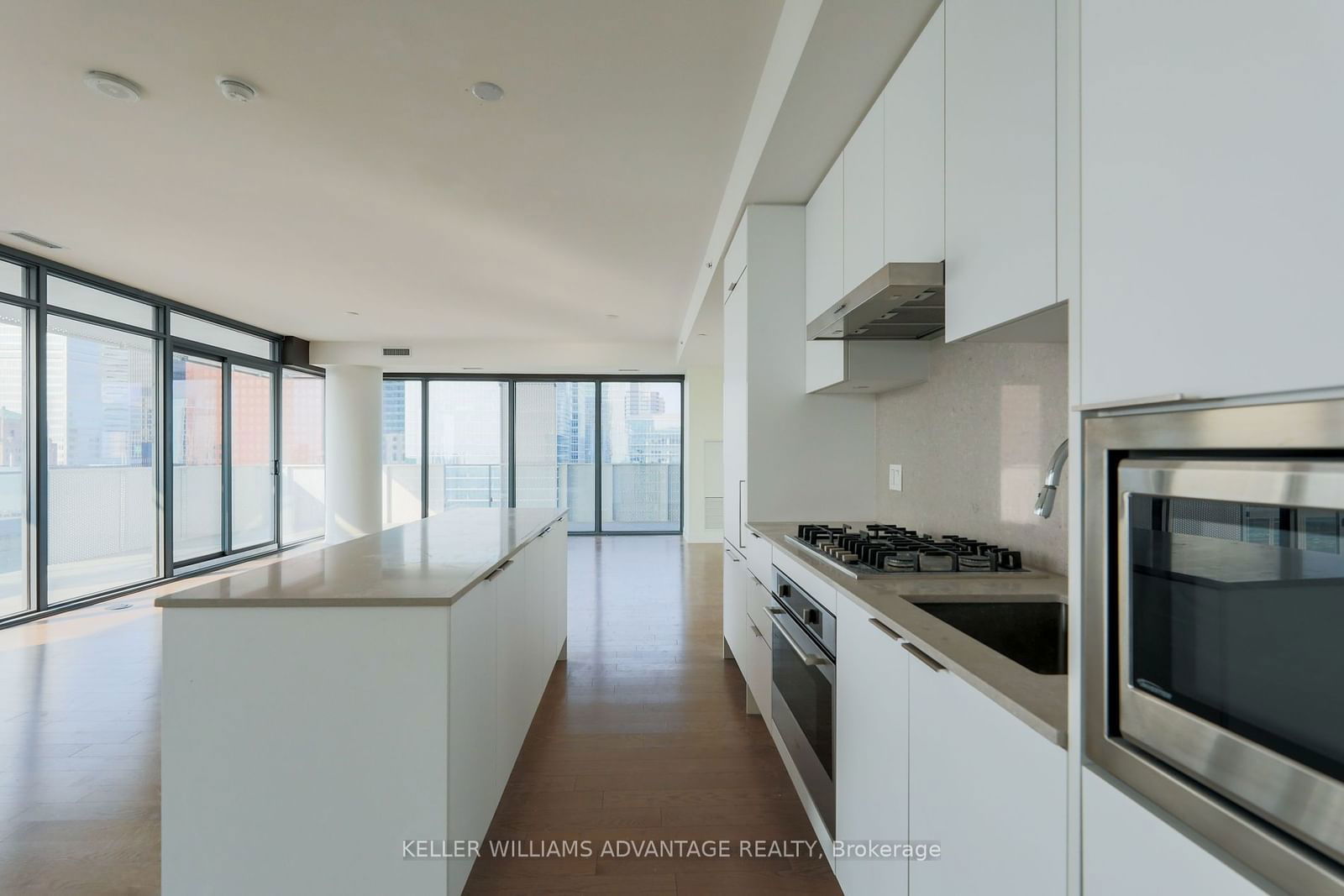 20 Lombard St, unit 4003 for rent - image #9