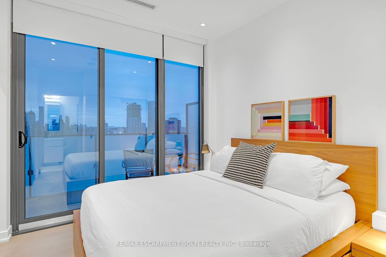 20 Lombard St, unit 3711 for sale - image #18