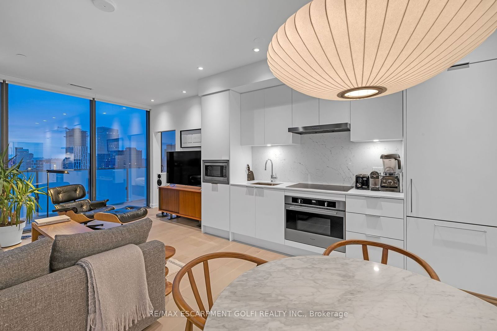 20 Lombard St, unit 3711 for sale - image #6