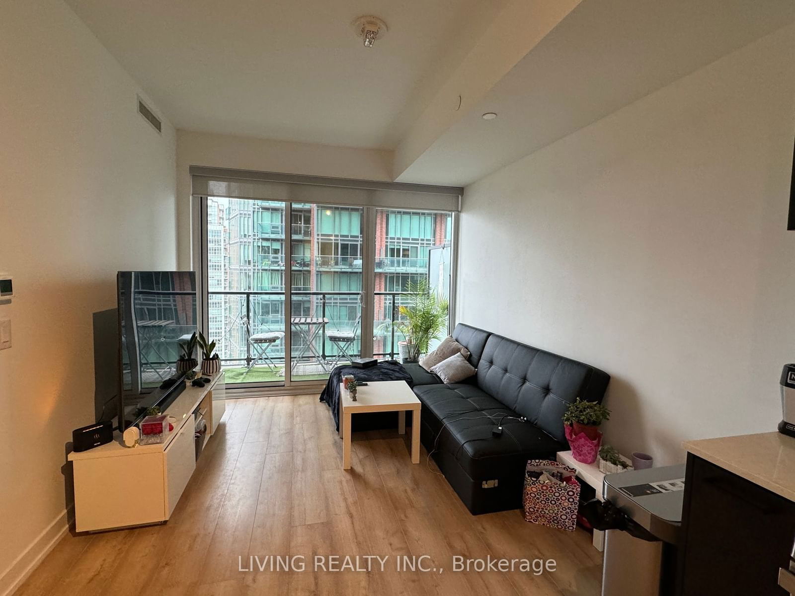 135 East Liberty St, unit 1707 for rent - image #5