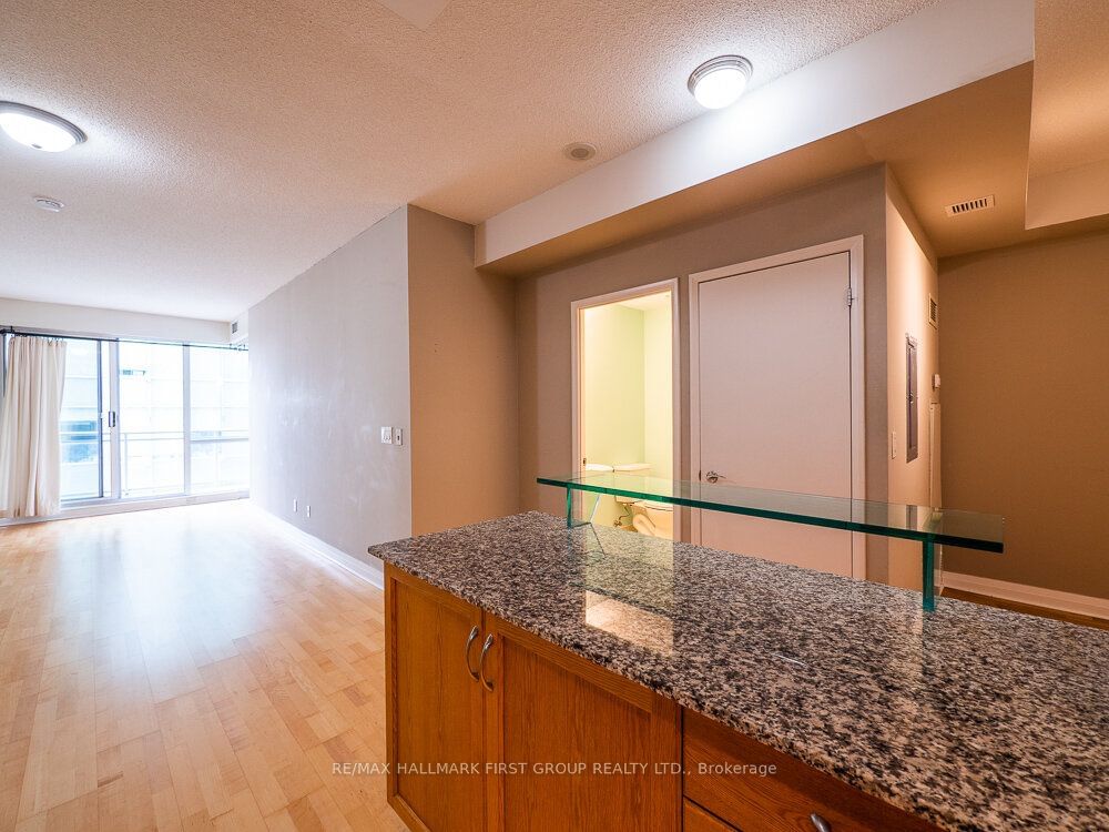 220 Victoria St, unit 903 for rent - image #10