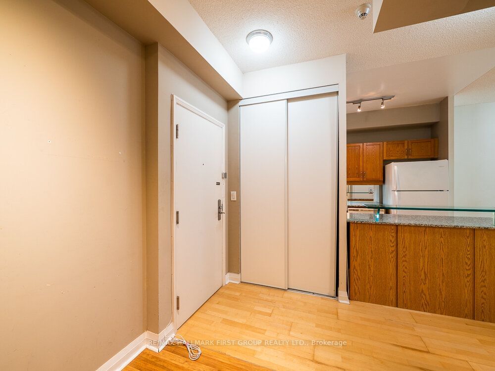 220 Victoria St, unit 903 for rent - image #12