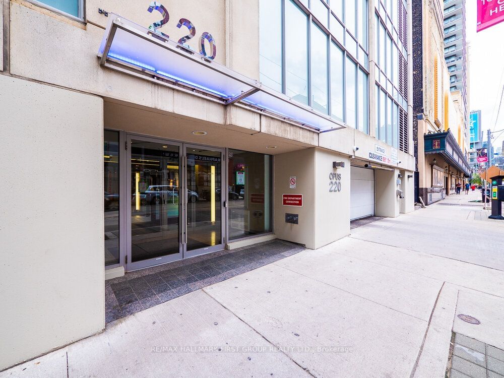 220 Victoria St, unit 903 for rent