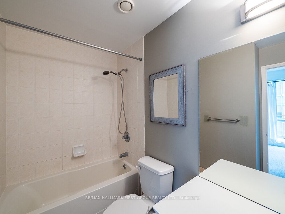 220 Victoria St, unit 903 for rent - image #21