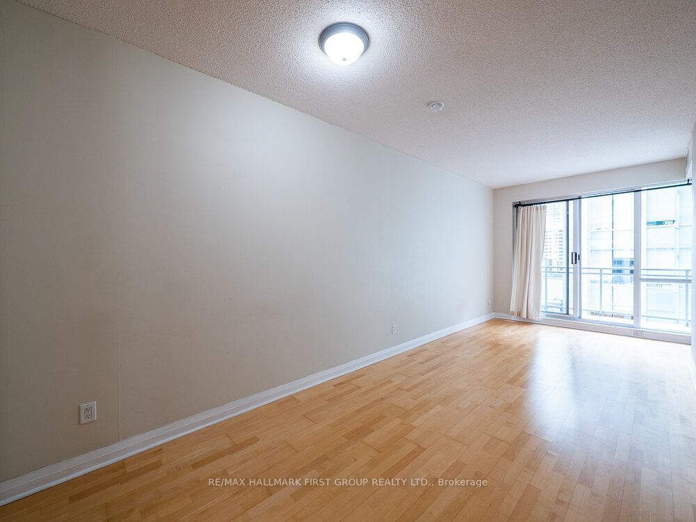 220 Victoria St, unit 903 for rent - image #5