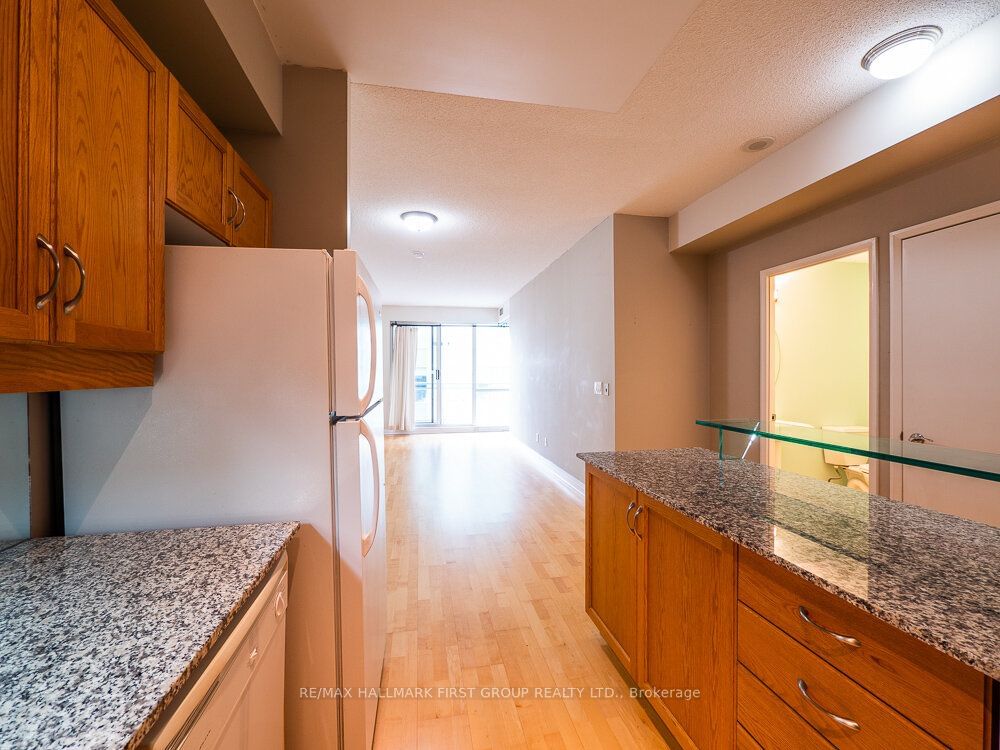 220 Victoria St, unit 903 for rent - image #7