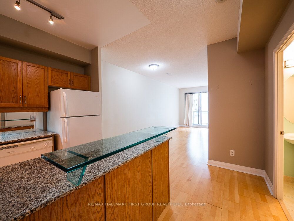 220 Victoria St, unit 903 for rent - image #9