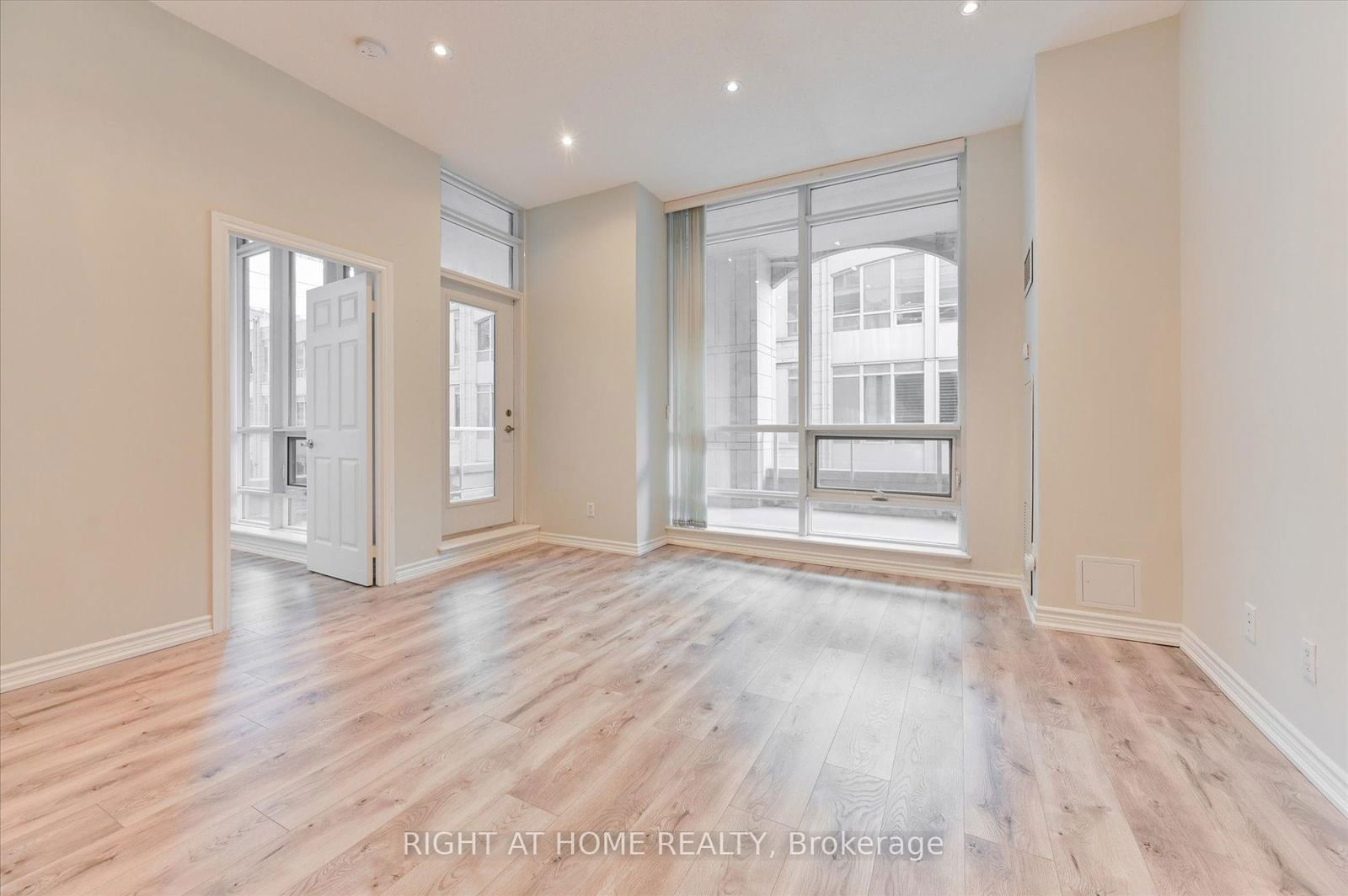 761 Bay St, unit 201 for sale - image #10