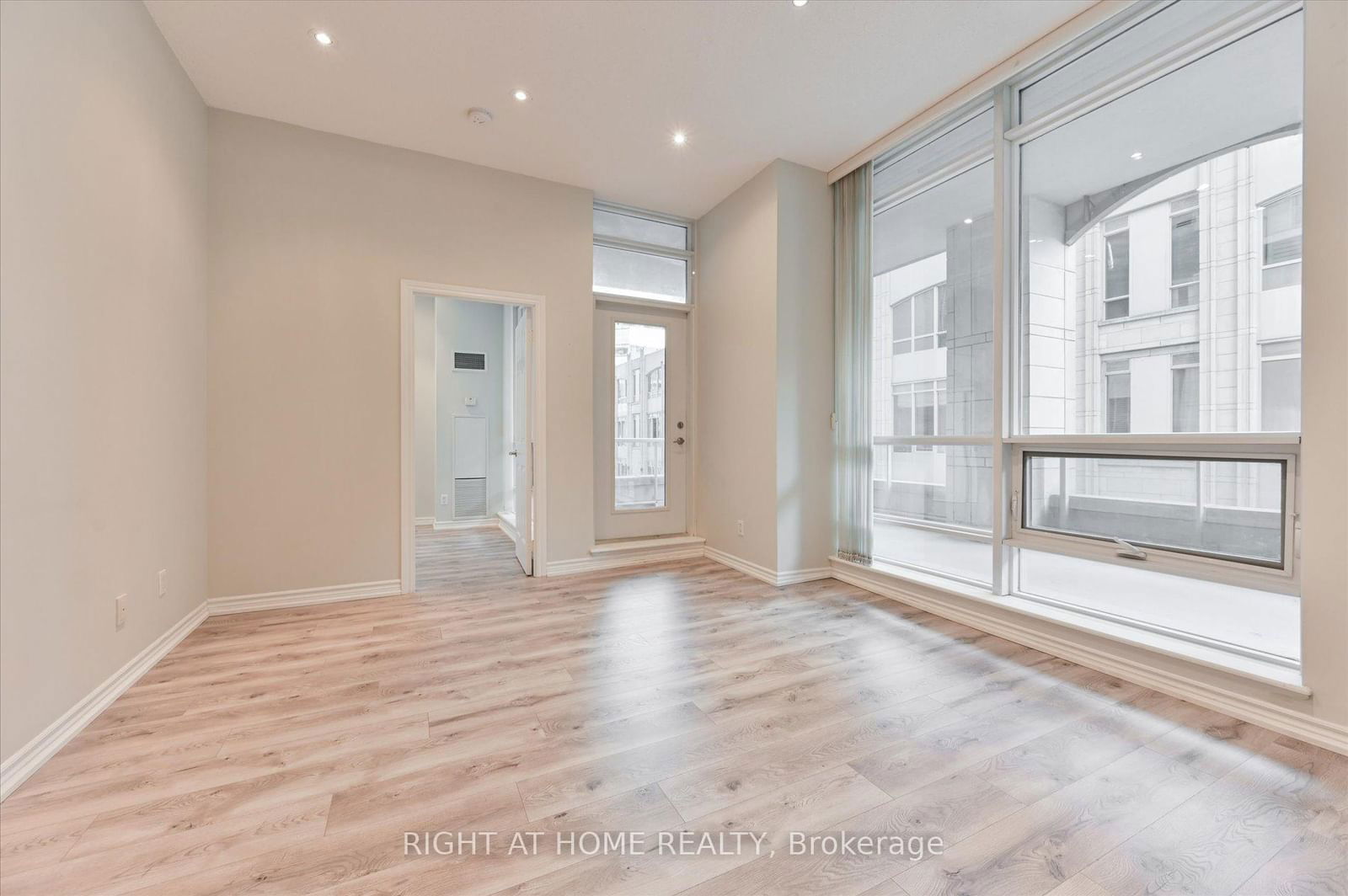 761 Bay St, unit 201 for sale - image #12