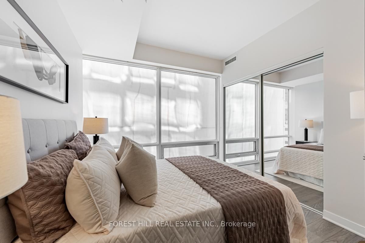 15 Grenville St, unit 805 for sale