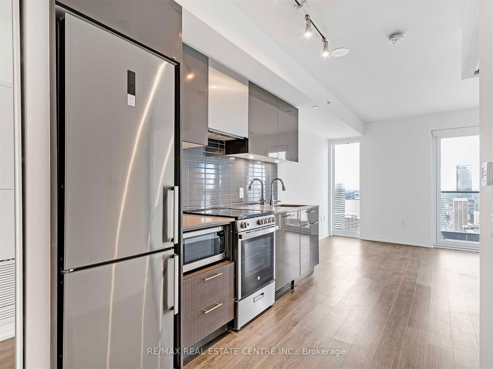 251 Jarvis St, unit 4709 for rent - image #3