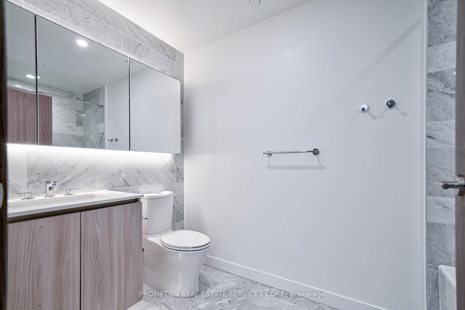 17 Bathurst St, unit 2605 for rent - image #7