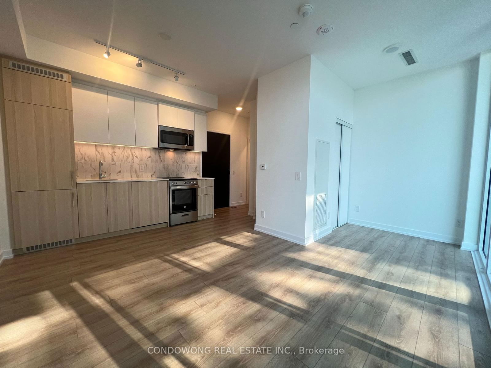 500 Dupont St, unit 702 for rent