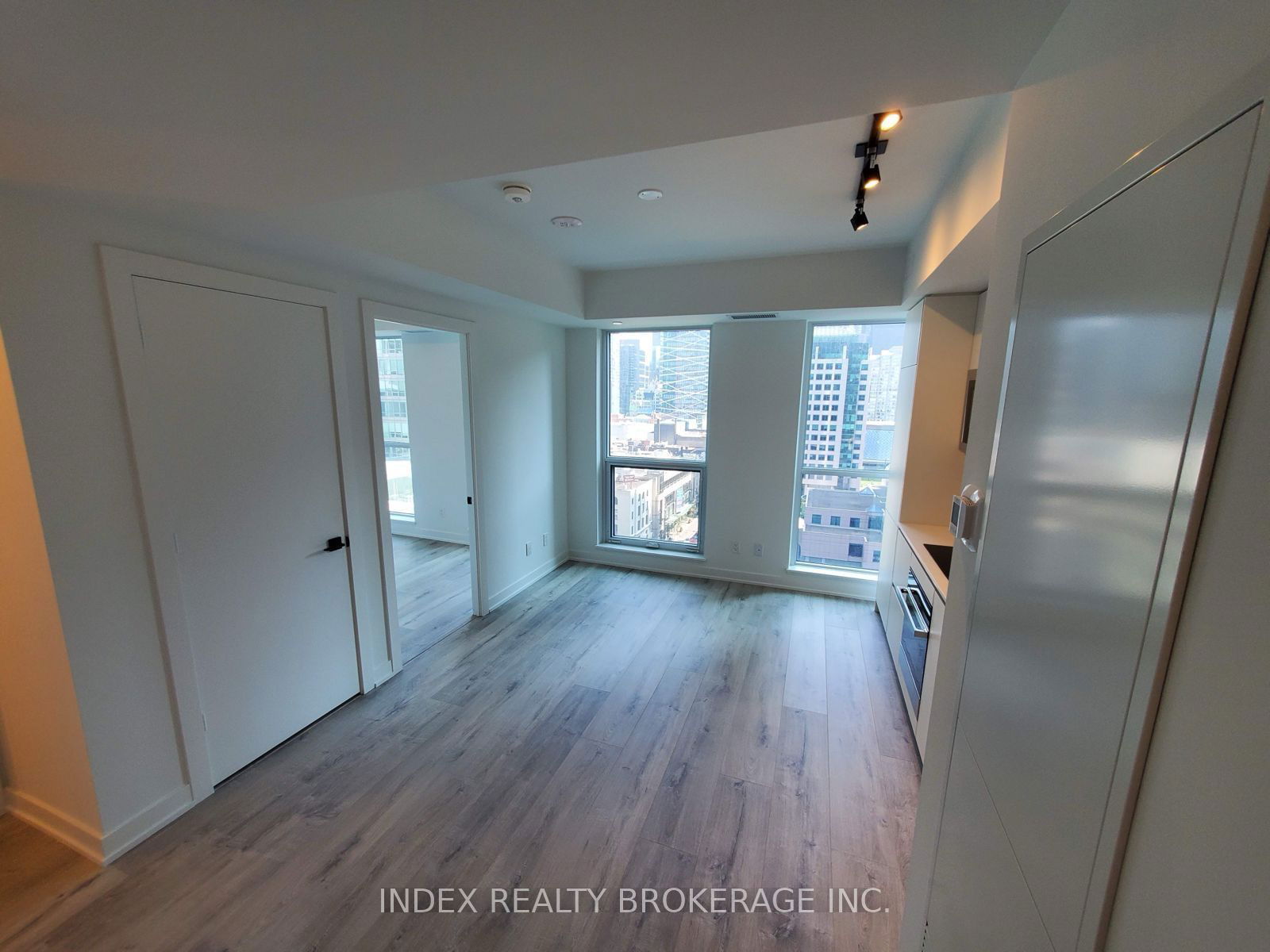 327 King St W, unit 1401 for rent