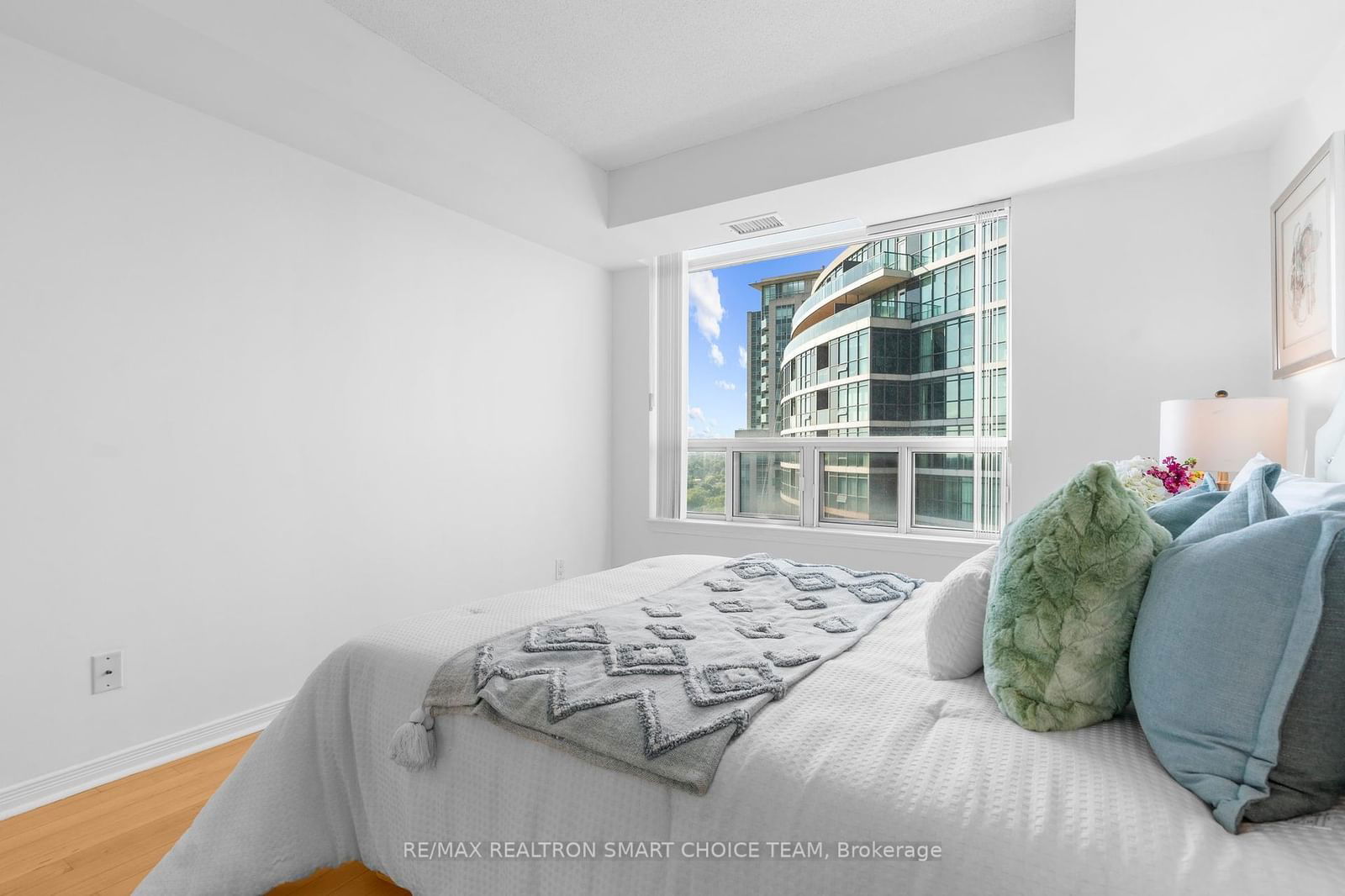 30 Harrison Garden Blvd, unit 2207 for sale - image #10