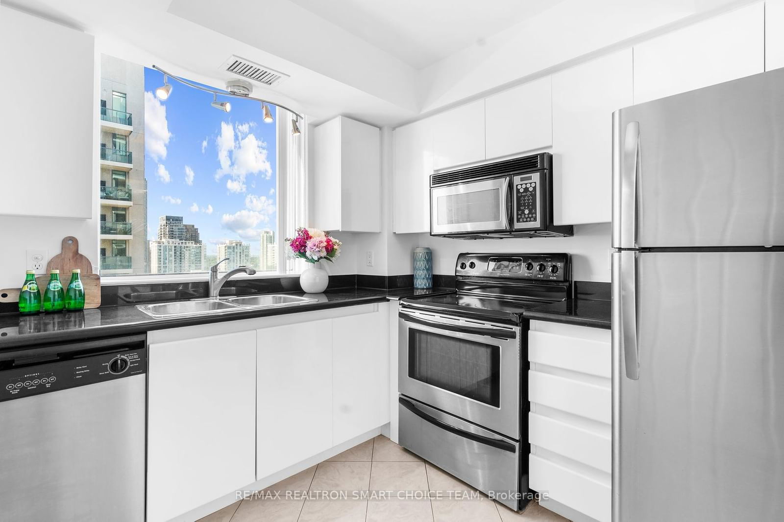 30 Harrison Garden Blvd, unit 2207 for sale - image #7