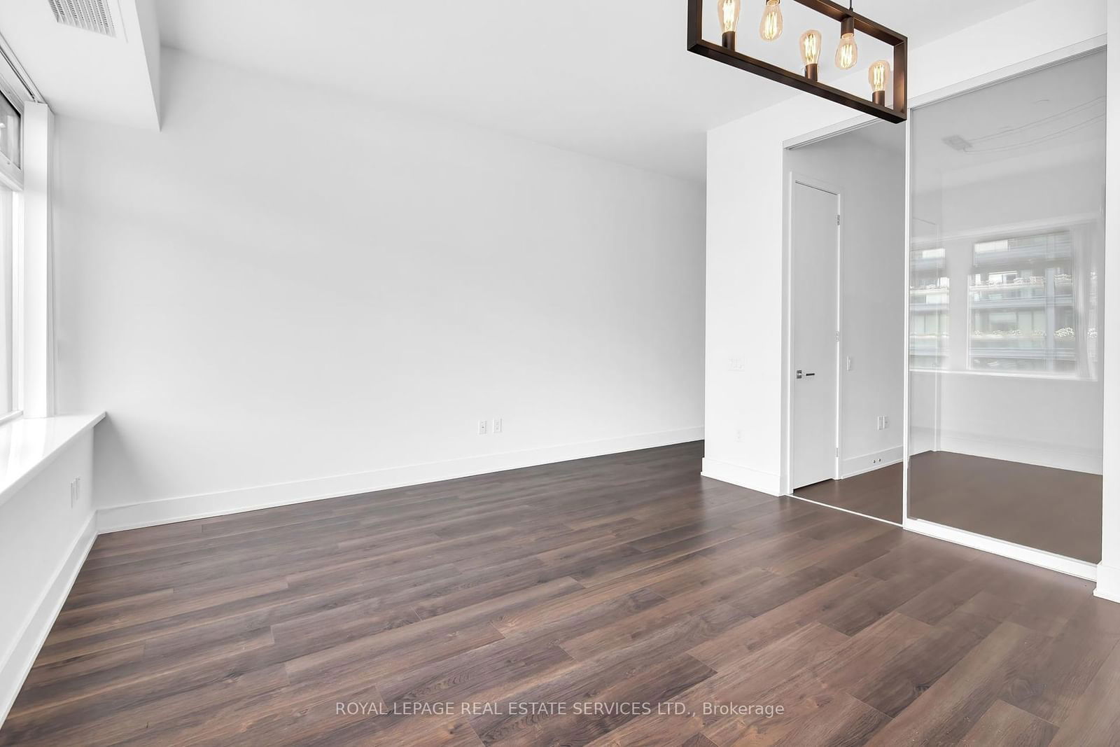 111 St Clair Ave W, unit 402 for rent - image #9