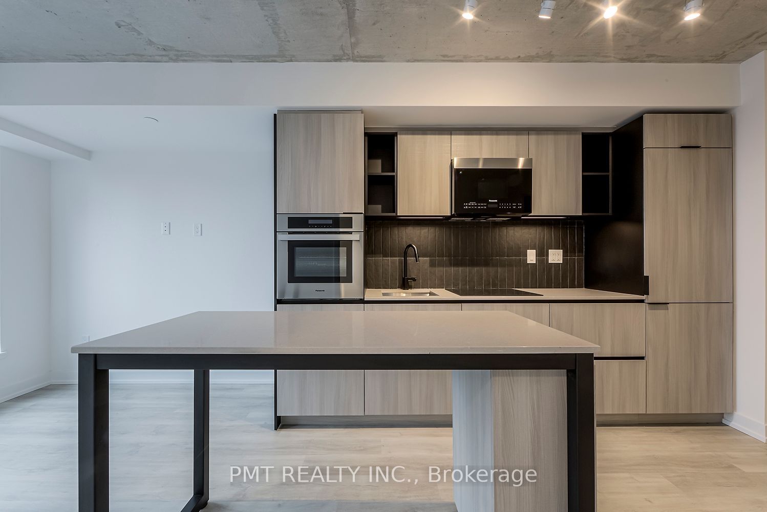 2 Augusta Ave, unit 510 for rent - image #17