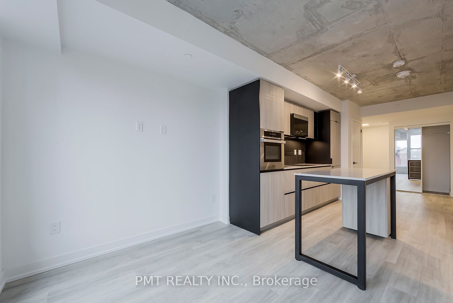 2 Augusta Ave, unit 510 for rent - image #3