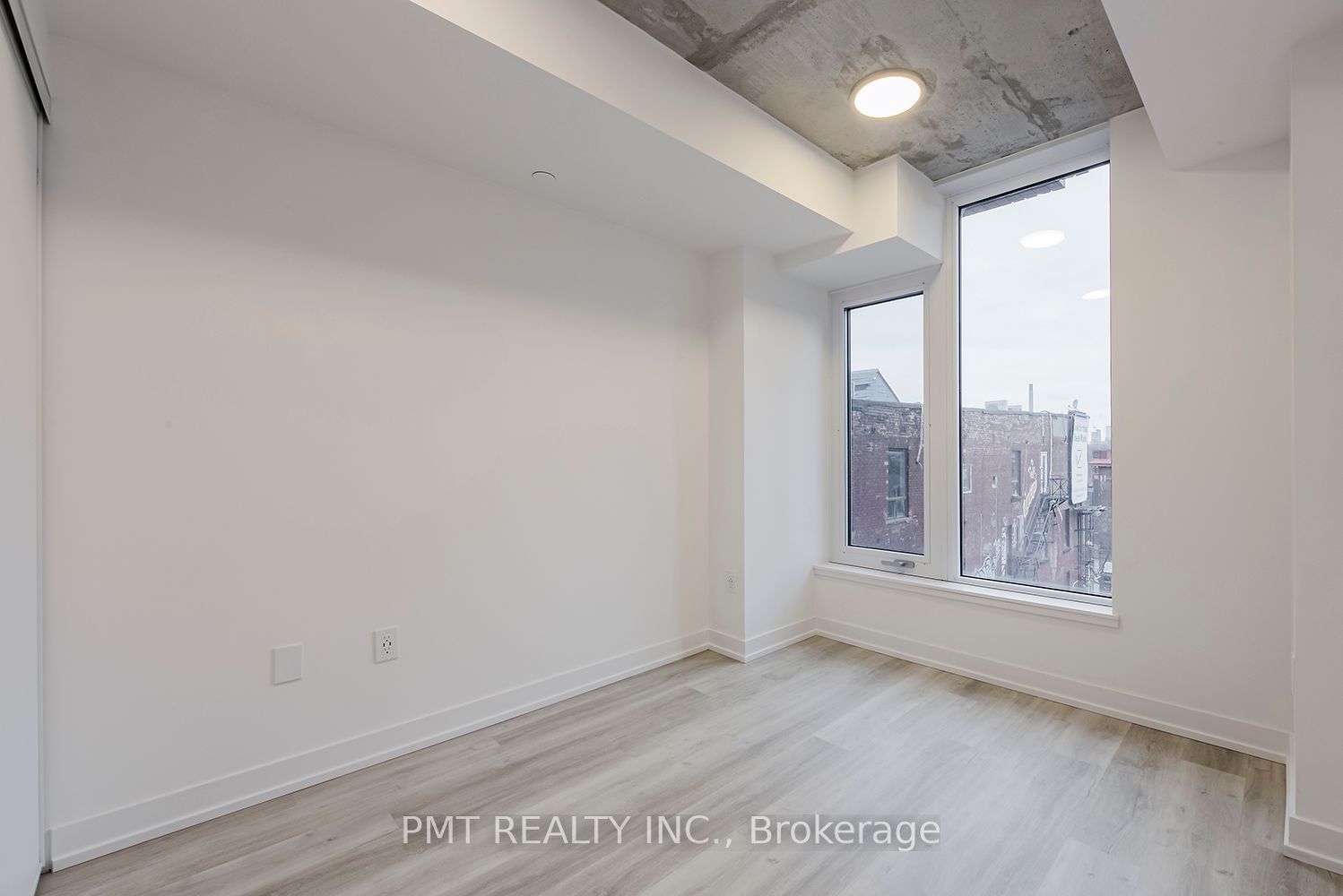 2 Augusta Ave, unit 510 for rent - image #7