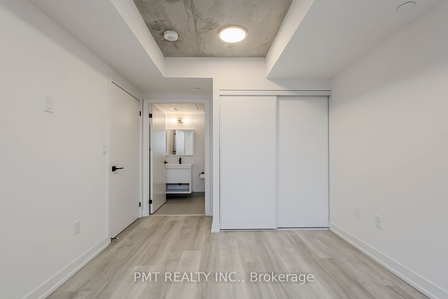 2 Augusta Ave, unit 510 for rent - image #9