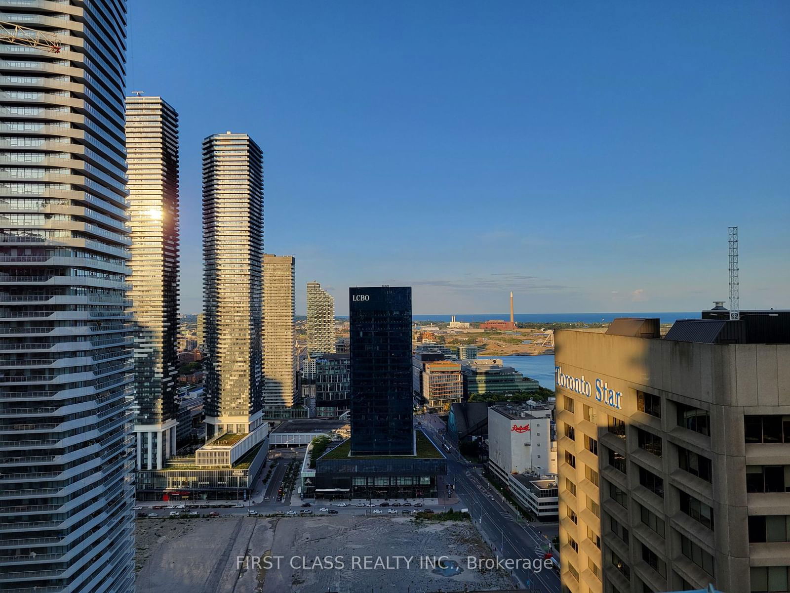 10 Yonge St, unit 1407 for sale