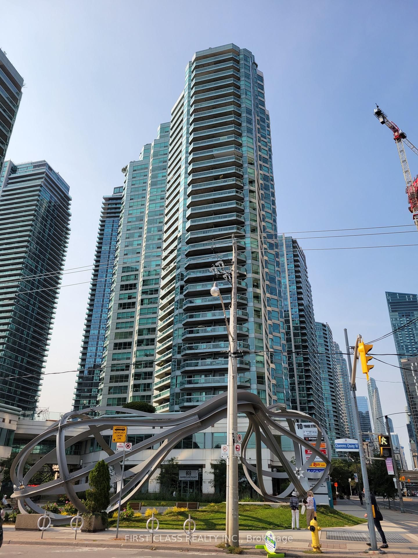 10 Yonge St, unit 1407 for sale